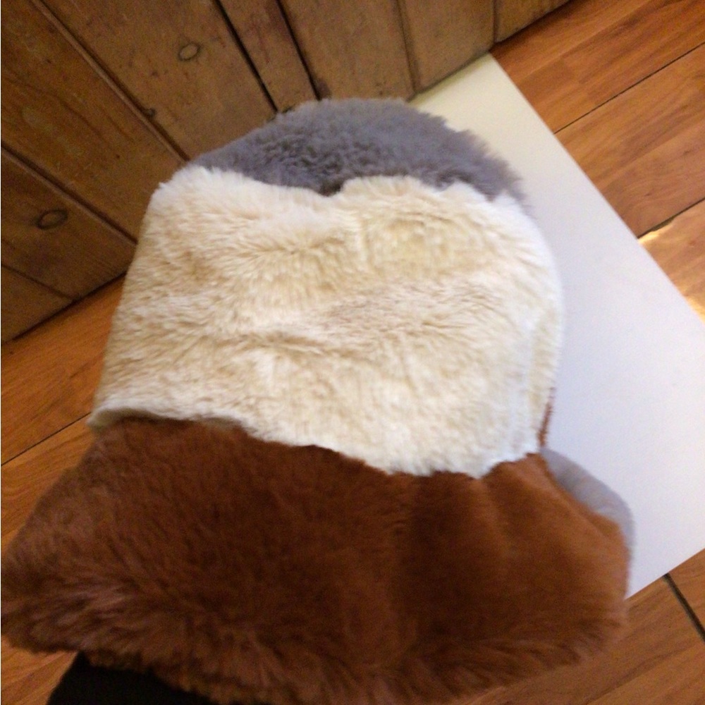 RARE sALE Wyeth faux fur patch bucket hat - Picture 5 of 6